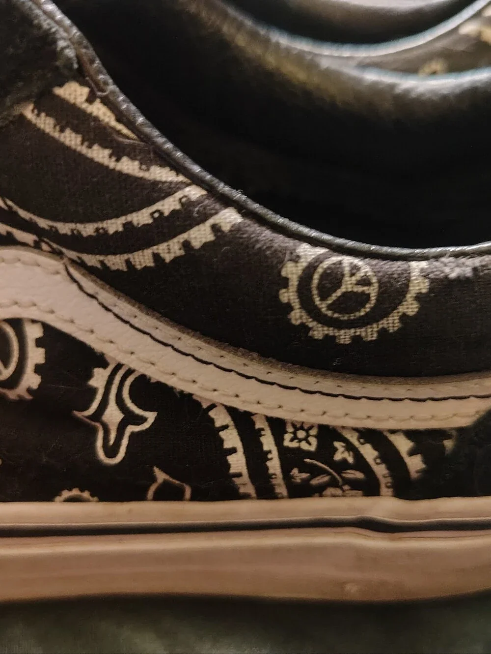 Vans Old Skool Peace Paisley Bandana Black White Low Top Skate Sneakers 8.0/9.5